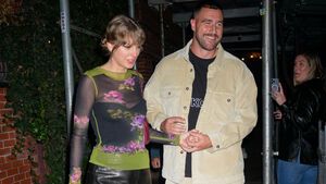 Taylor Swift und Travis Kelce halten Händchen
