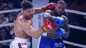 Aleks Petrovic und Diogo Sangre boxen bei "Fame Fighting"