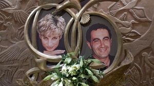 Ein Gedenkschrein im Londoner Luxuskaufhaus Harrods erinnert an die 1997 tödlich verunglückte Prinzessin Diana und ihren Partner Dodi Al-Fayed