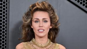 Miley Cyrus Grammy Awards mit Dolly Hair