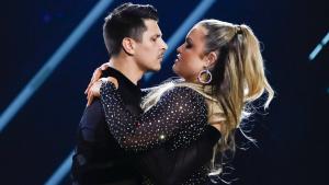 Alexandru Ionel und Sophia Thiel tanzen bei "Let's Dance" mit ernsten Gesichtsausdrücken