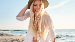 Sommerpflege für blondes Haar