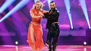 Lulu Lewe und Massimo Sinató tanzen ihren "Magic Moment" bei "Let's Dance".