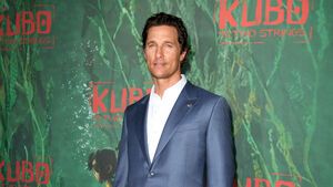 Matthew McConaughey trägt Anzug.