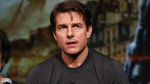 Tom Cruise guckt ernst