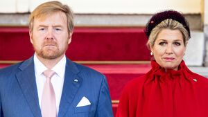König Willem-Alexander und Königin Máxima ernst