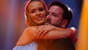 Laura Müller umarmt Michael Wendler