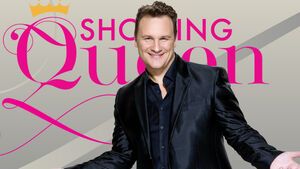 Guido Maria Kretschmer vor dem "Shopping Queen"-Logo
