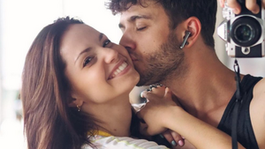 Christina Luft und Luca Hänni küssen sich