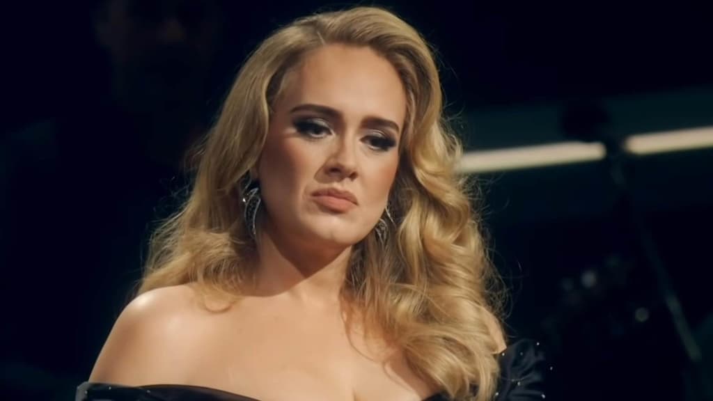 Adele guckt traurig