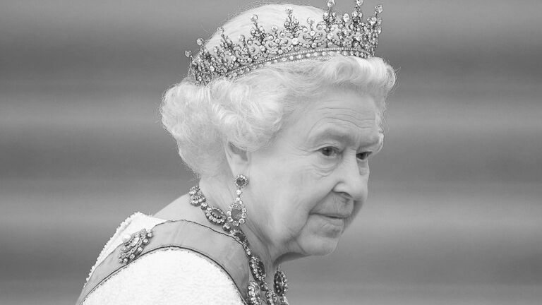 die Queen mit einer Krone