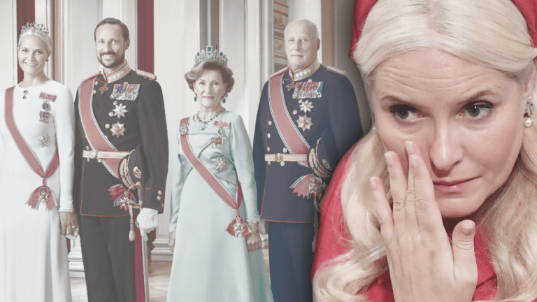 Prinzessin Mette Marit weint - im Hintergrund norwegische Royals