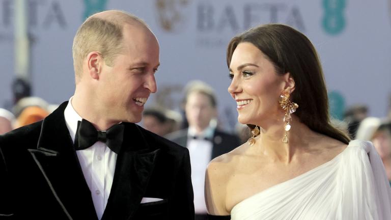 Prinz William und Prinzessin Kate lächeln sich bei den Bafta-Awards an. 