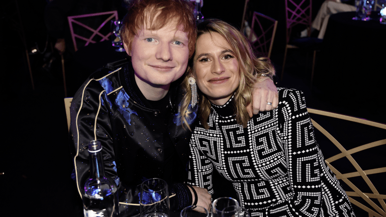 Ed Sheeran und Ehefrau Cherry Seaborn verliebt bei den Brit Awards 2022