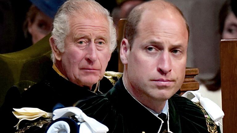 König Charles und Prinz William sehen ernst aus