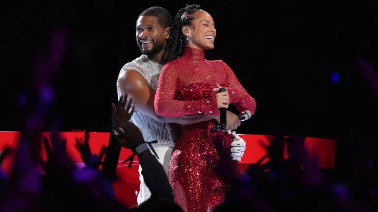 Usher und Alicia Key während der Super-Bowl-Halbzeitshow 2024