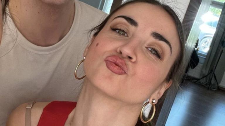 Ekaterina Leonova macht Selfie mit Kussmund