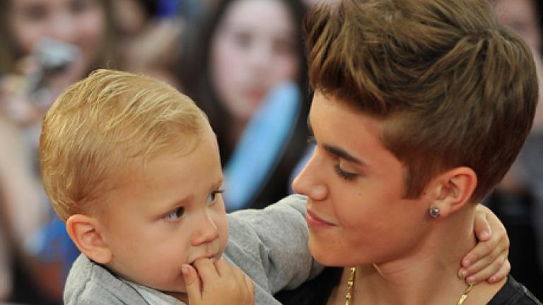 Seit 2010 soll Justin Bieber - hier mit seinem kleinen Bruder - eine Tochter haben