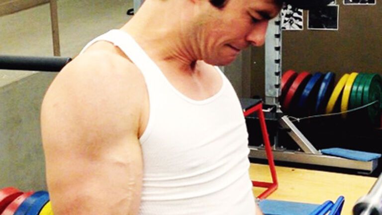 Ian Somerhalder stählt seine Muskeln bis zum Äußersten