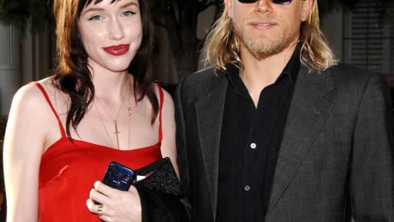 Seit 2007 ist "Shades of Grey"-Hauptdarsteller Charlie Hunnam mit Schmuckdesignerin Morgana McNelis liiert